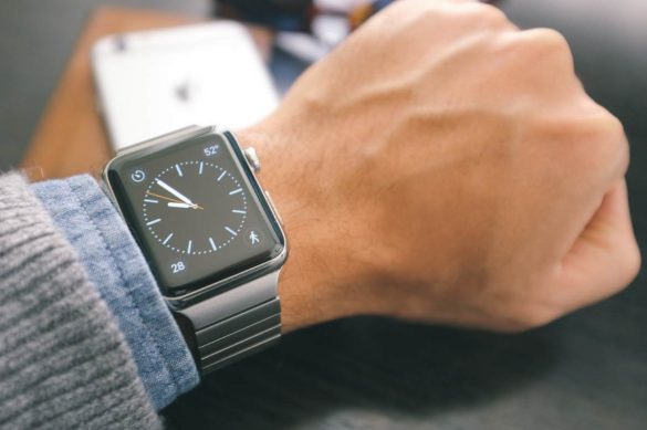 How to Buy a Stainless Steel Band for Your Apple Watch_