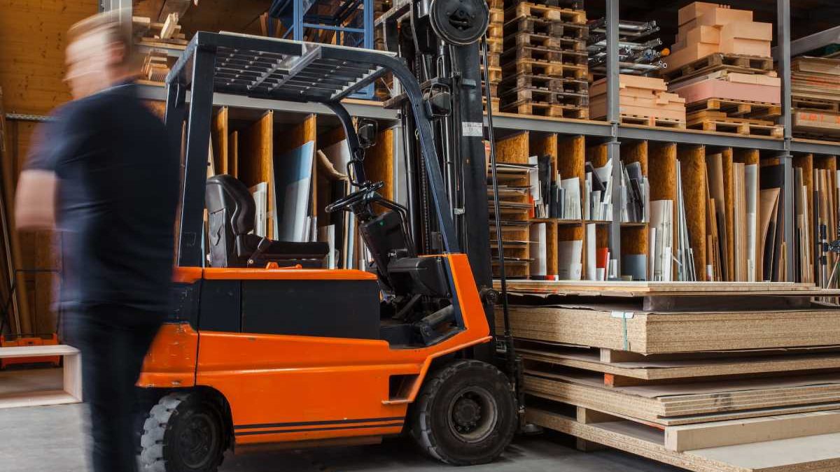 Pallet Power: How Pallet Trucks Revolutionise Warehouse Operations