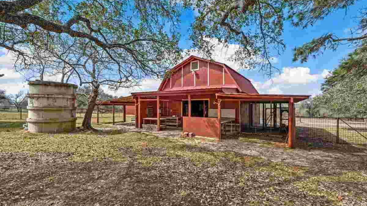Looking for Sprawling Texas Ranch for Sale Online? Here are 4 Tips to Help